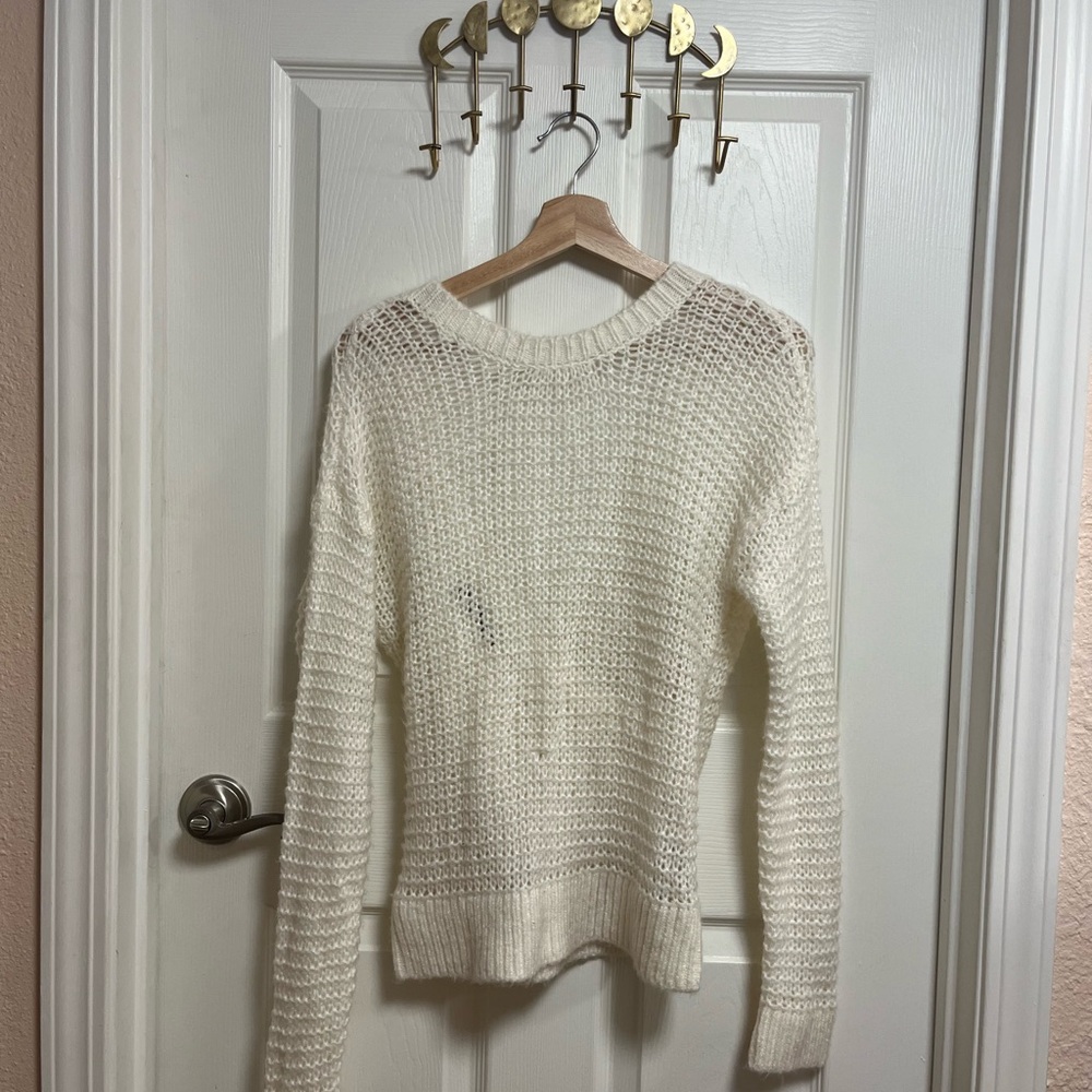 Abercrombie & Fitch White Crew Neck Sweater with Open-Knit Texture